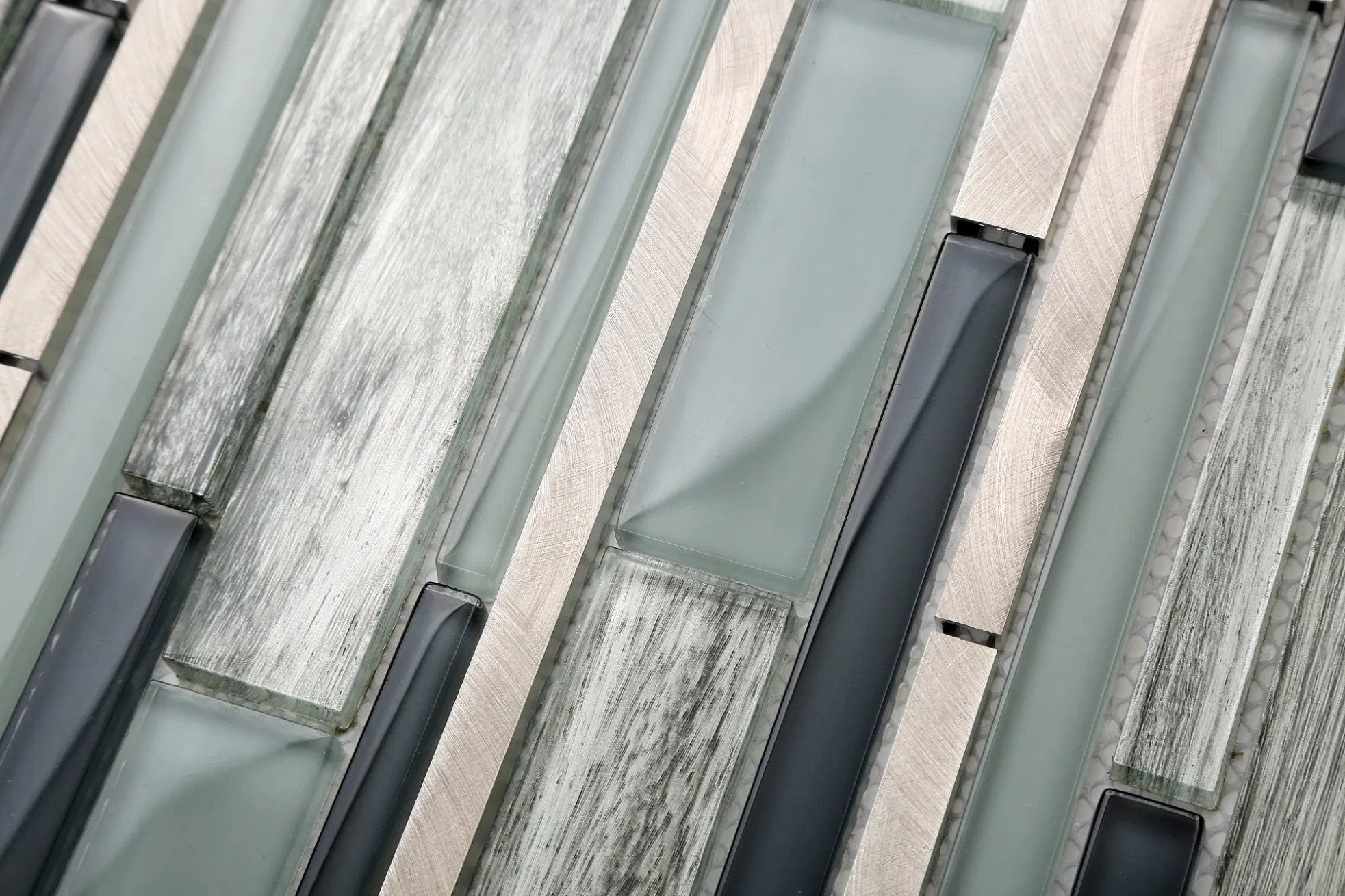 Мозаичная плитка под камень для ванной и пола