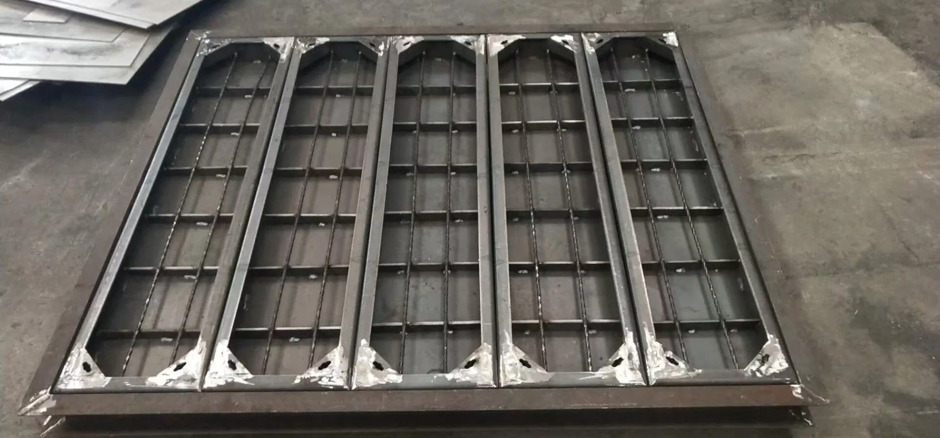 Outdoor Heavy Duty Sidewalk Steel Grating Storm Ditch Trench Drain Drainage Cover Steel Grates