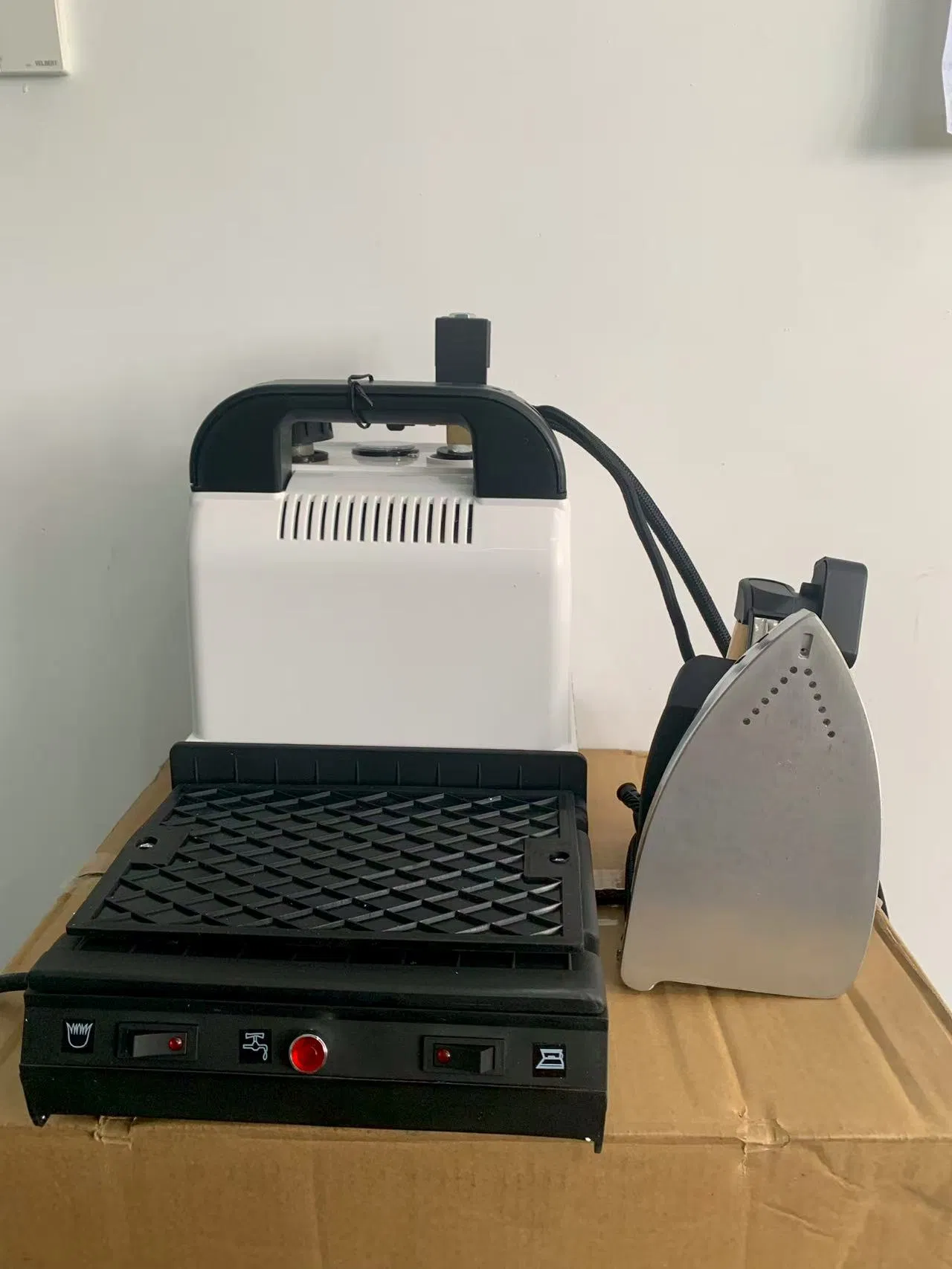 Compact Professional Clothing Iron for Effortless Wrinkle Removal Anywhere
