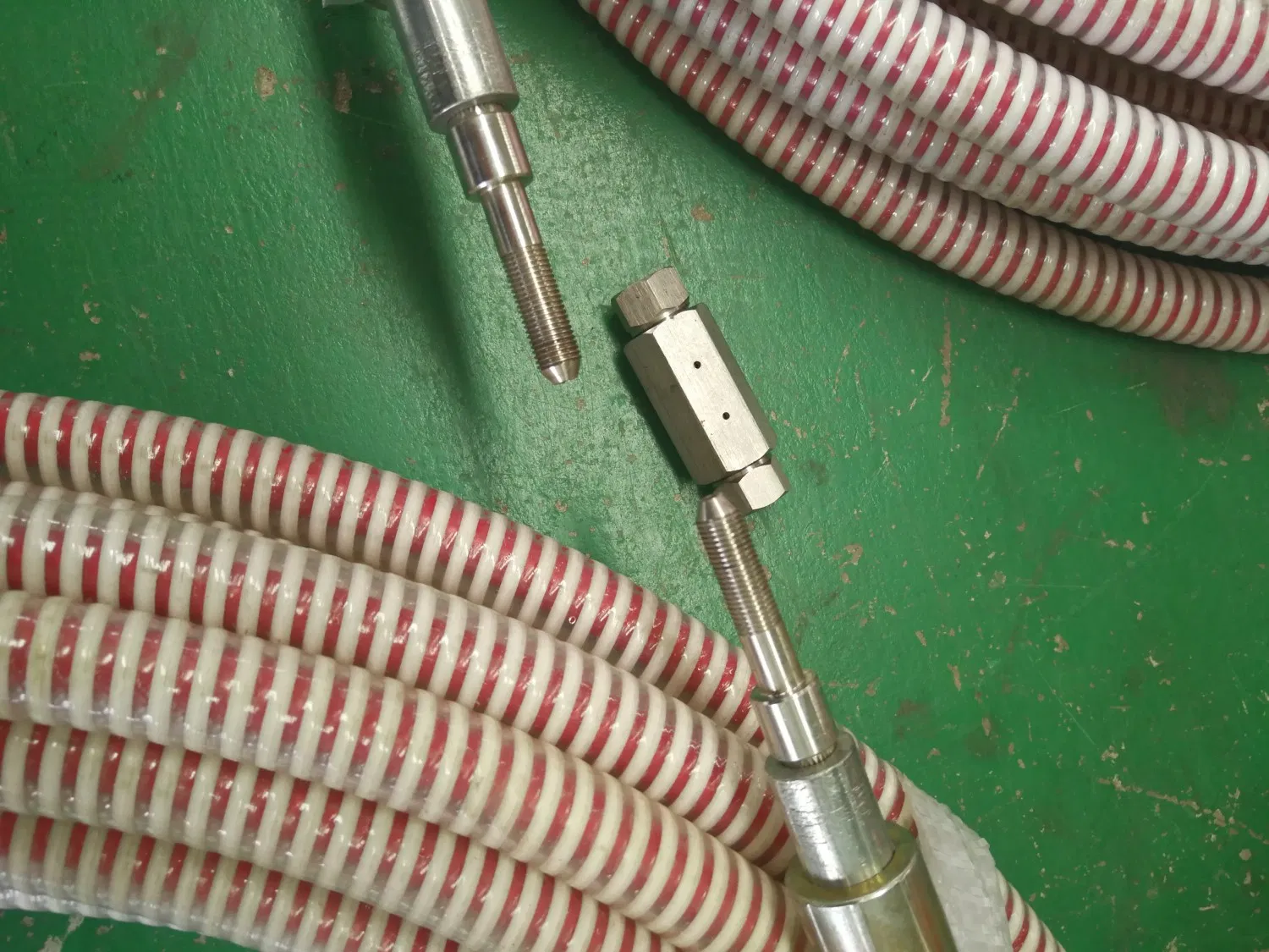 Пищевой силиконовый шланг с армированием стальной проволокой