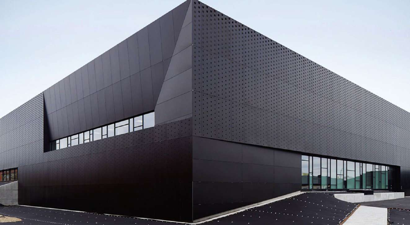 Versatile Outdoor Board: Built to Withstand Harsh Weather Elements