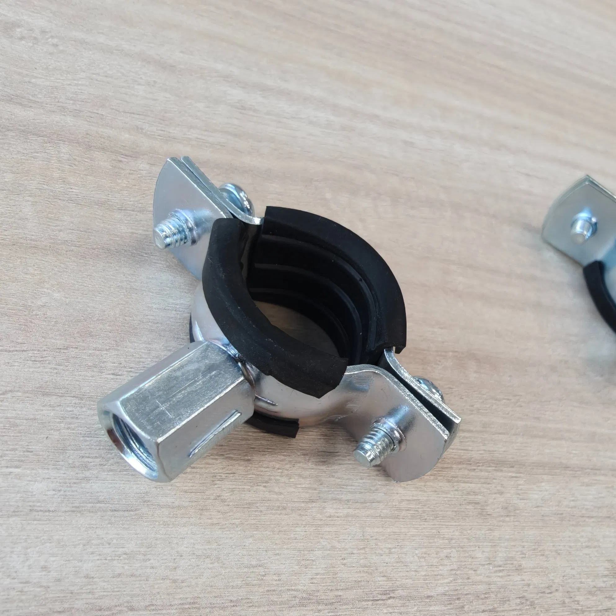 Galvanized Spiral Clamp with Rubber Pipe Clamp