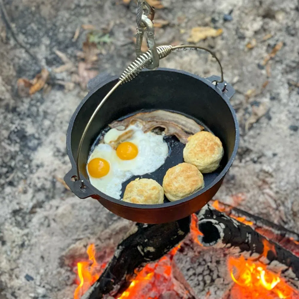 Чугунный котелок для кемпинга с тремя ножками