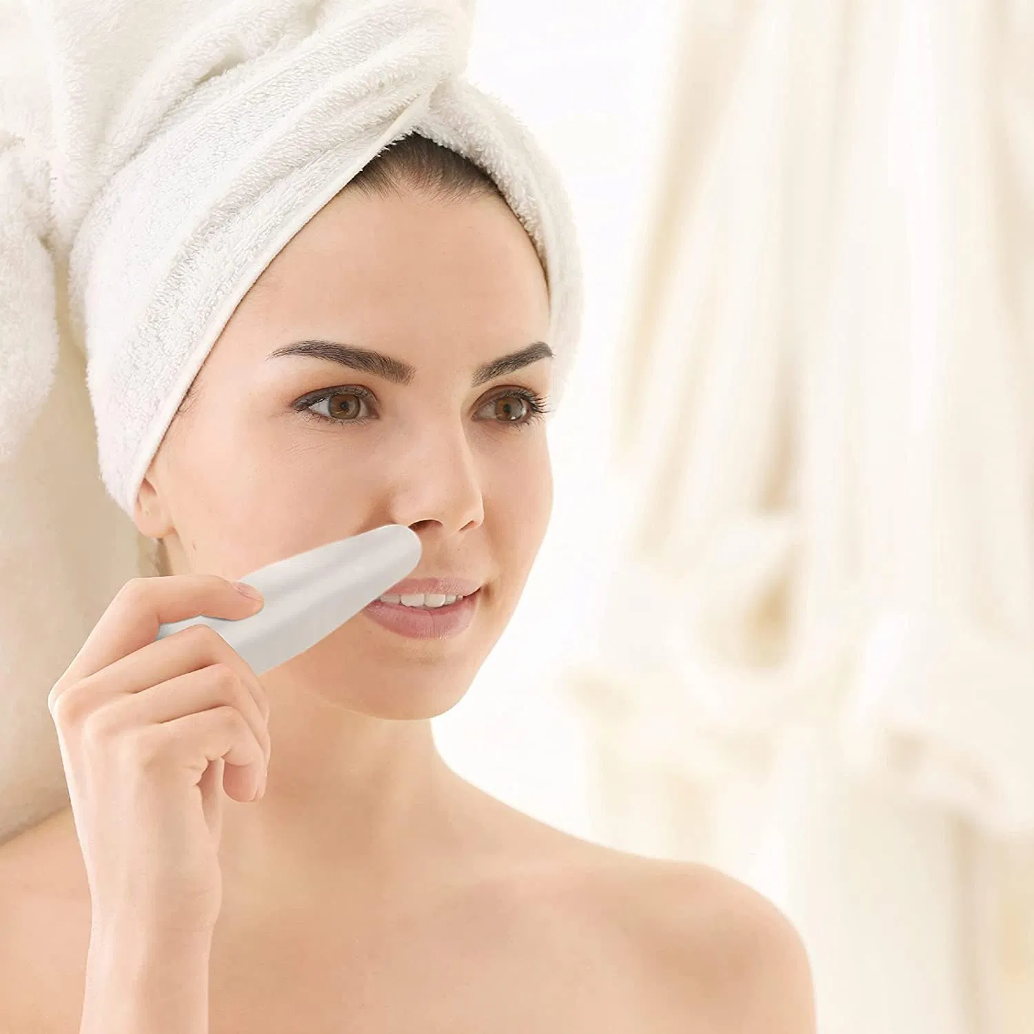 Wholesale Price Simple Mini Facial Hair White Pink Painless Smooth Electric Shaver