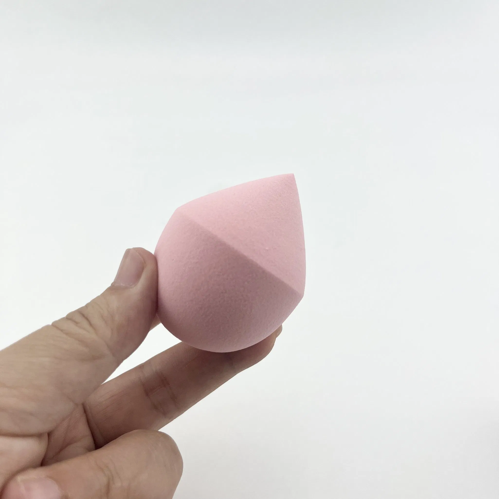 OEM Soft Makeup Blender Beauty Sponge Blender for Foundation Blending and Concealer Application