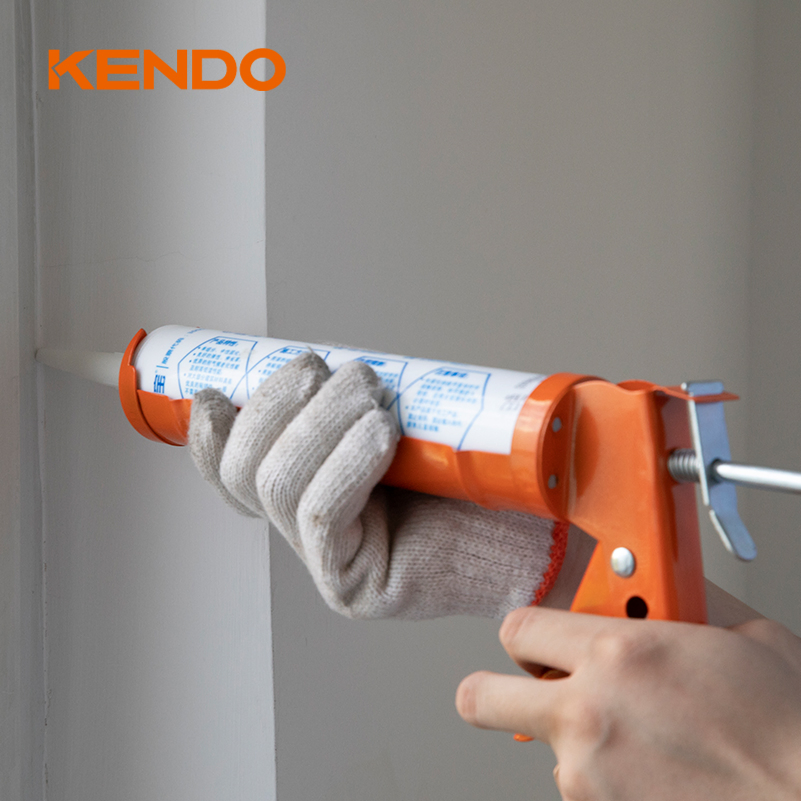 Kendo Caulking Gun with Hard Steel Trigger and Swivel Handle
