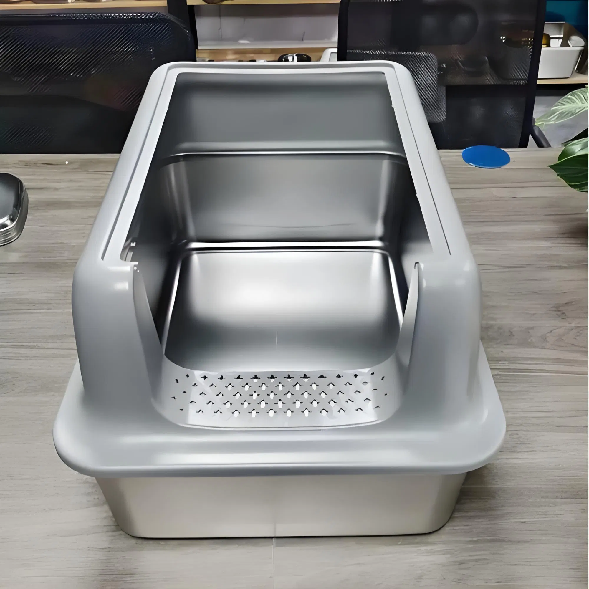 Easy-to-Clean Polypropylene Cat Litter Box for Pet Owners