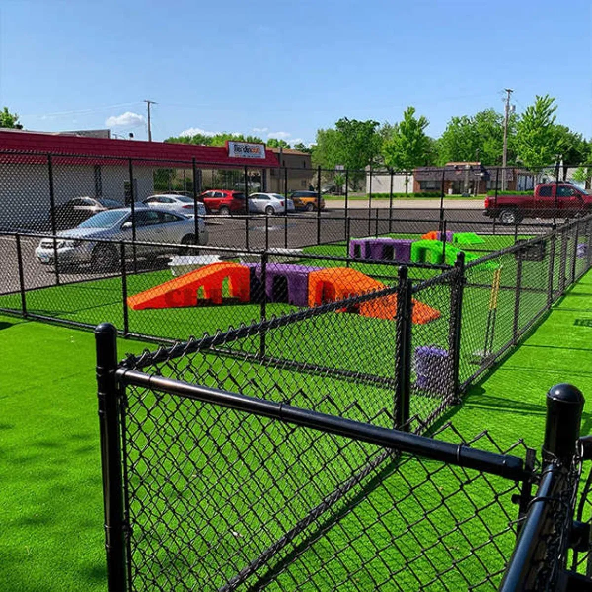 Football Stadium Court Chain Link Fence Galvanized Chain Mesh Diamond Iron Wire Mesh Football Field Fence PVC Coated Green Metal Chain Link Fence