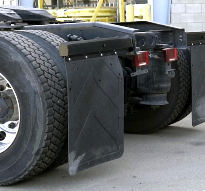 Тяжелый резиновый брызговик для грузовика с рельефным логотипом