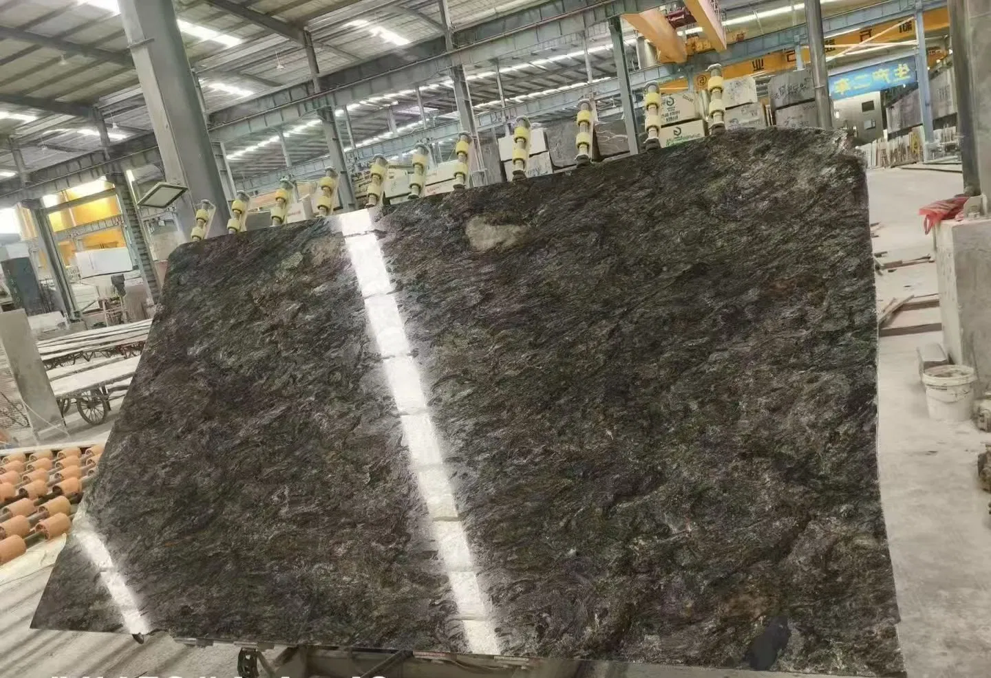 Platinum Luxury Granite Slabs with Dark Tone Veining