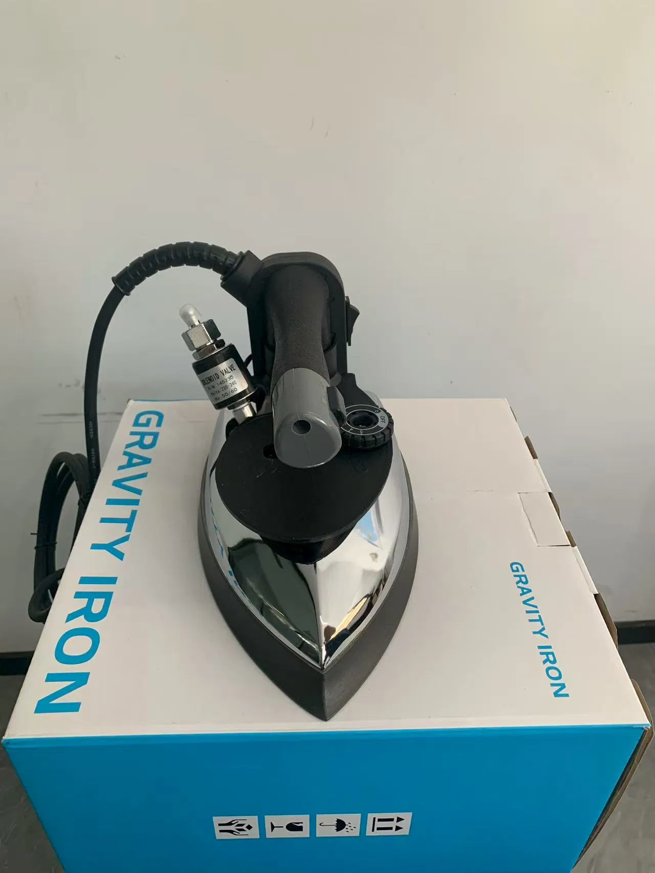 High-Performance Portable Clothing Iron with Steam Burst Technology