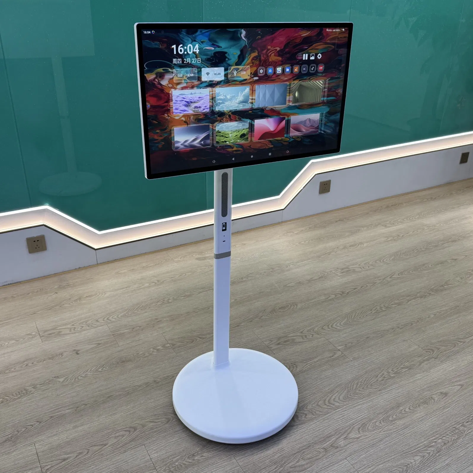 27 Inches Stand by Me Smart Home Live Wheel Rotate Interactive Fitness Battery Rechargeable Follow Me Movable TV