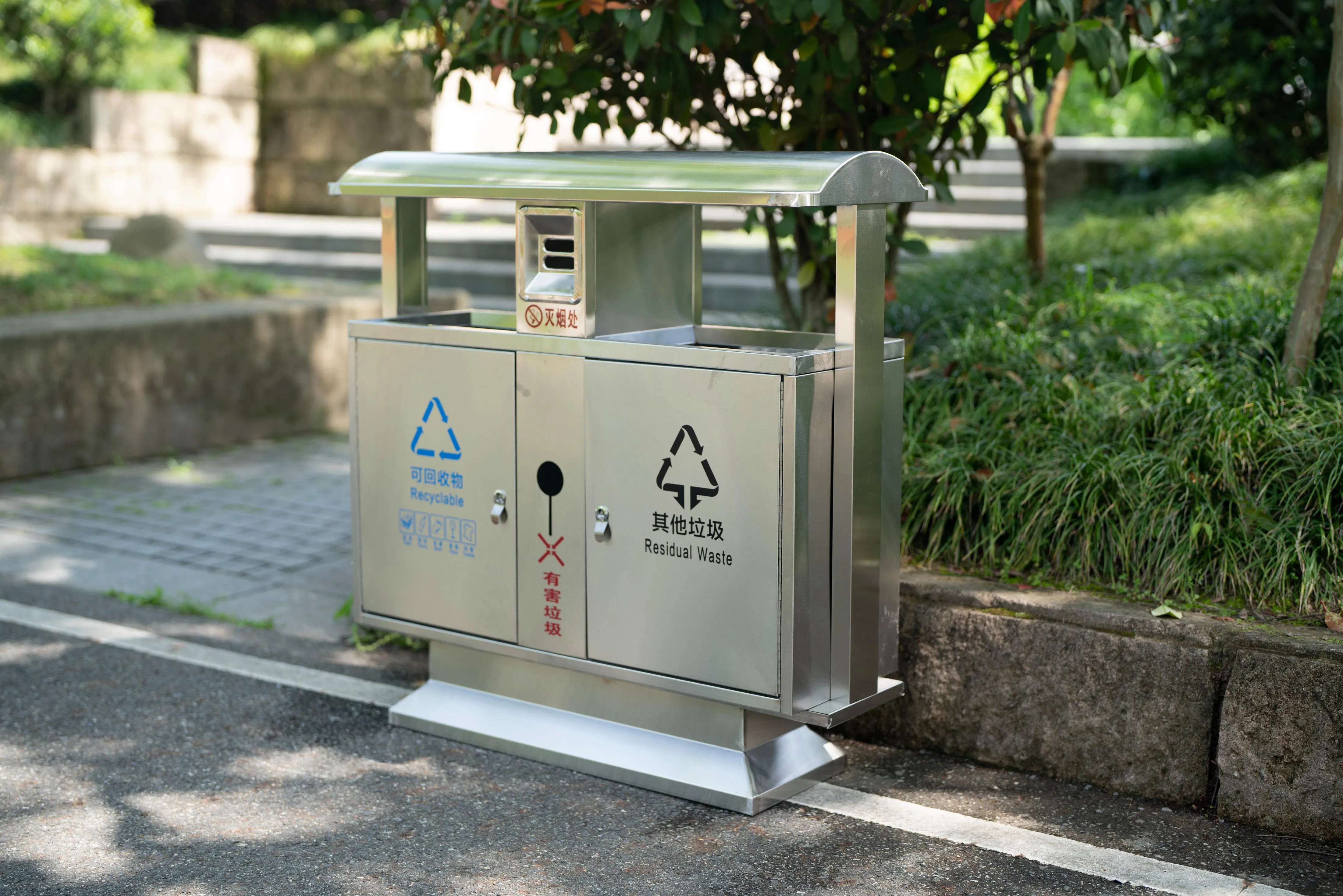 Уличная стальная урна для мусора с двумя секциями