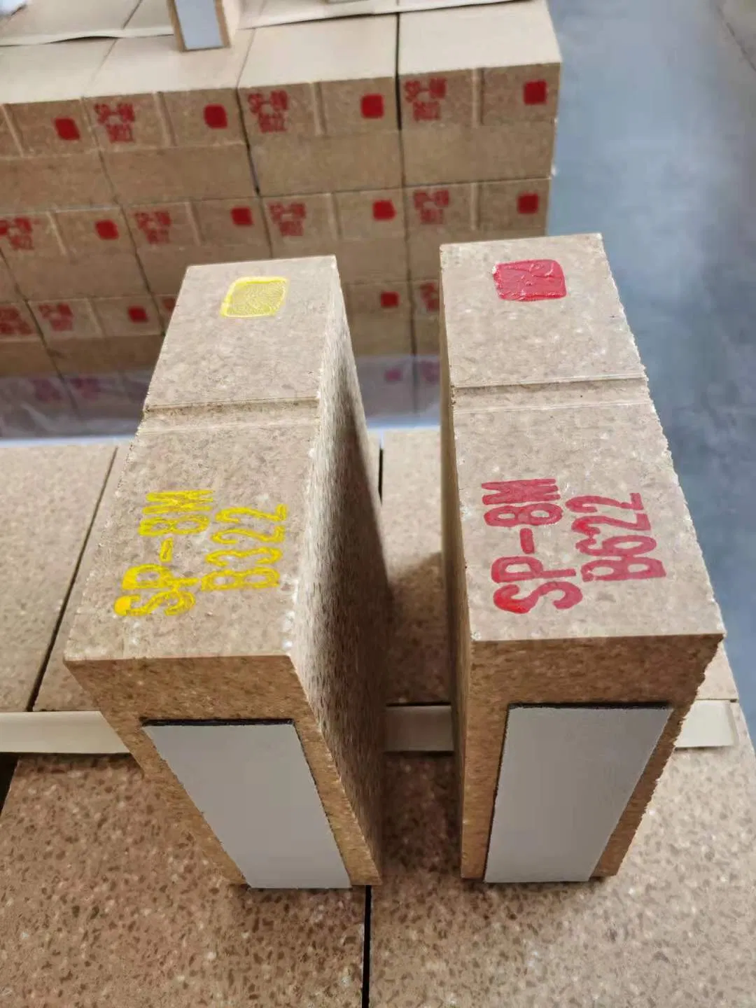 Магнезито-глиноземистый кирпич для цементных печей