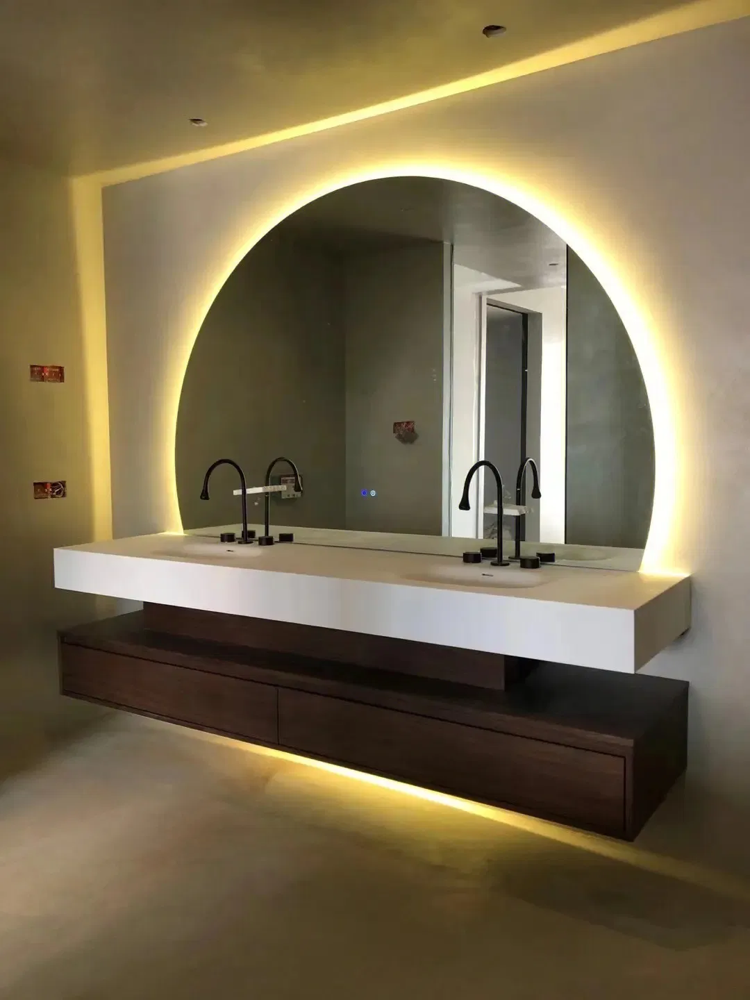 Fashion Design Bathroom Mirror Makeup Mirror Smart Mirror LED Mirror