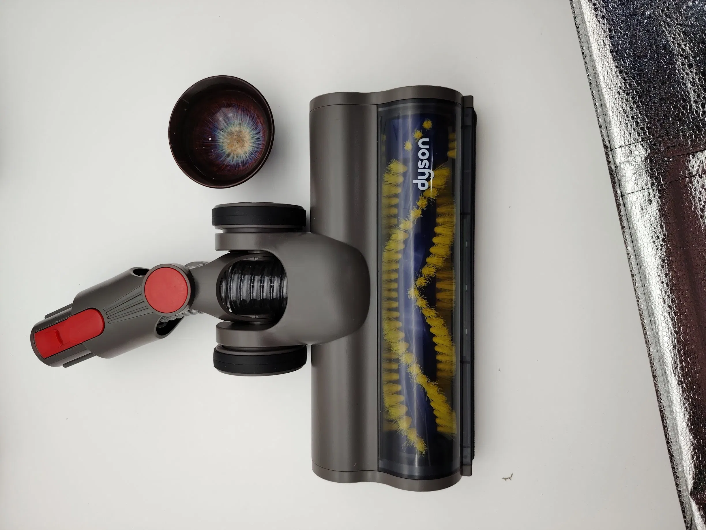 Hot Selling Dy Super Powerful Suction Vacuum Cleaner V15 Detect Fluffy