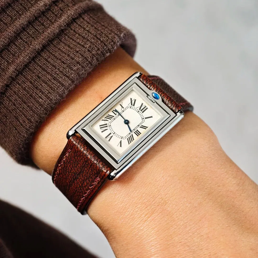 Novel and Creative Reversible Watch with Vintage Style Leather Strap