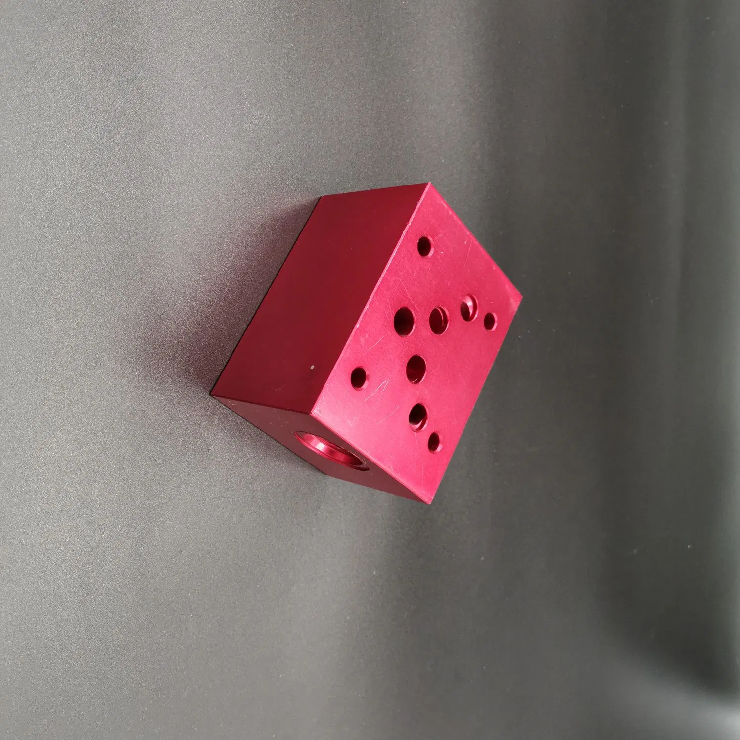 Распределительная плита с ЧПУ обработкой Red Oxidation