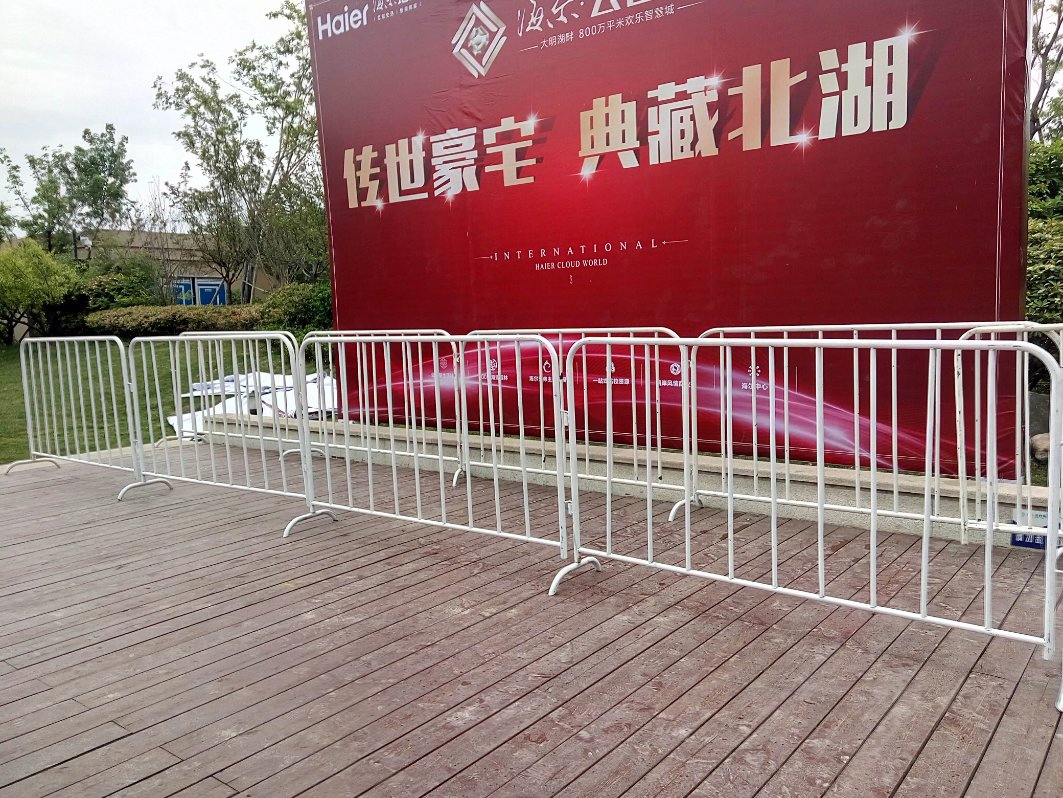 Manufacturer 7 Foot 8.5 Fooot 8.5FT Heavy Duty Hot DIP Galvanized Interlocking Steel Barricade