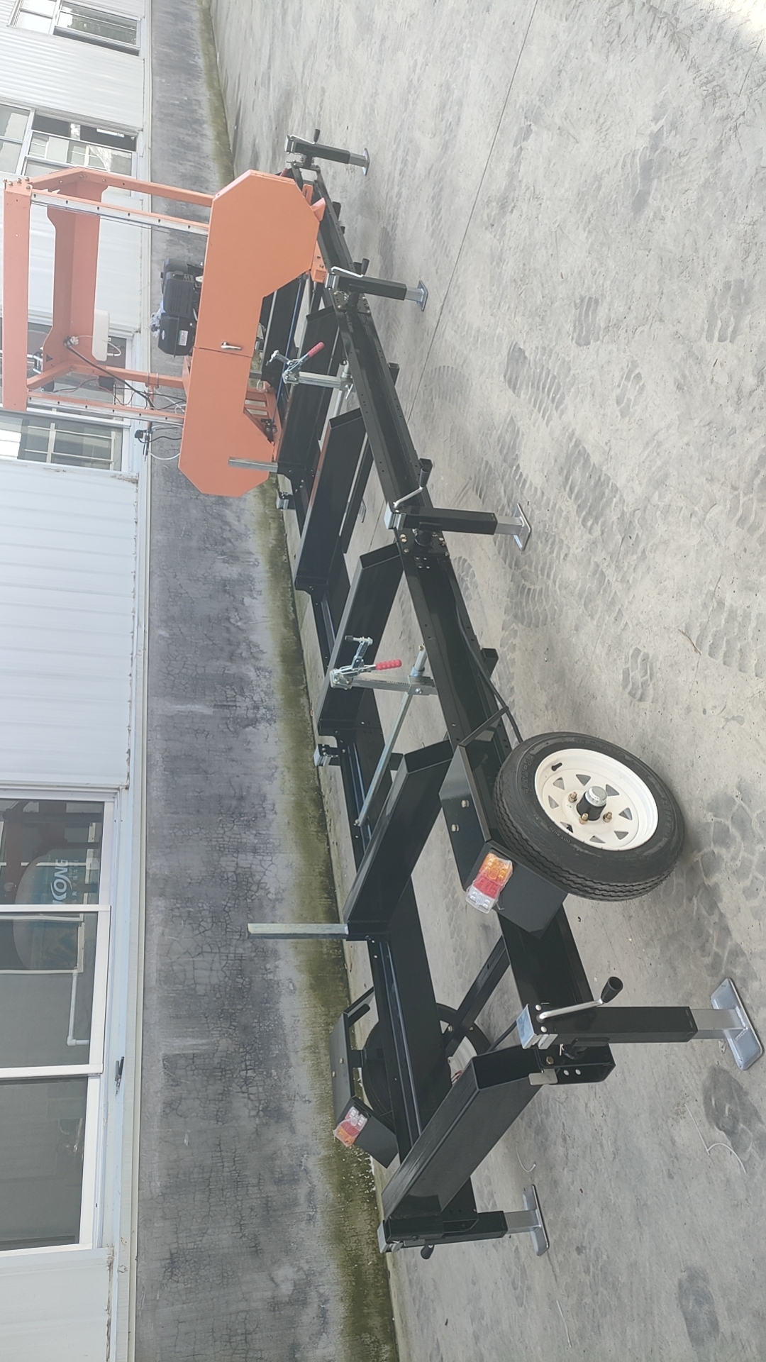 Пилорама ленточная бензиновая портативная