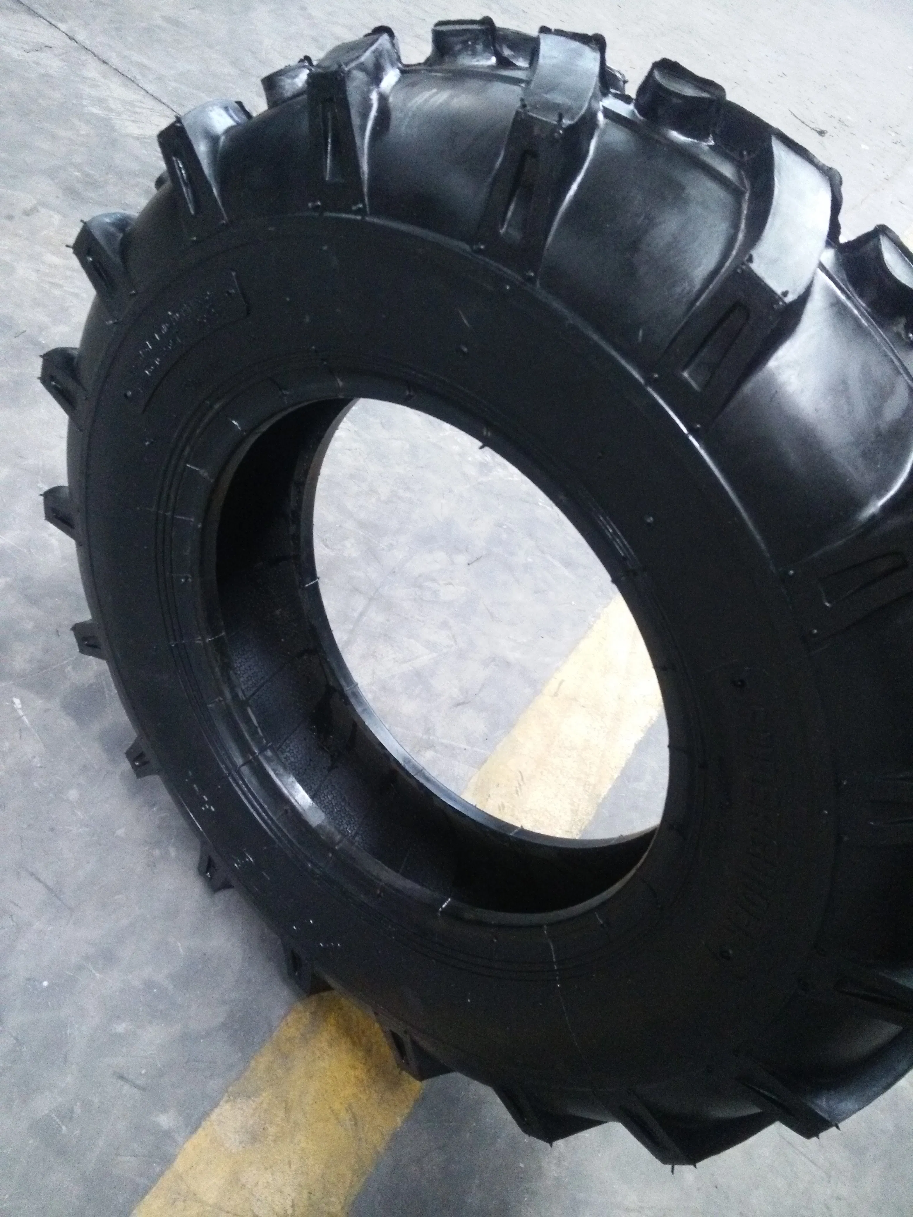Premium Quality 14.9-24 R2 Tractor Tires for Farming