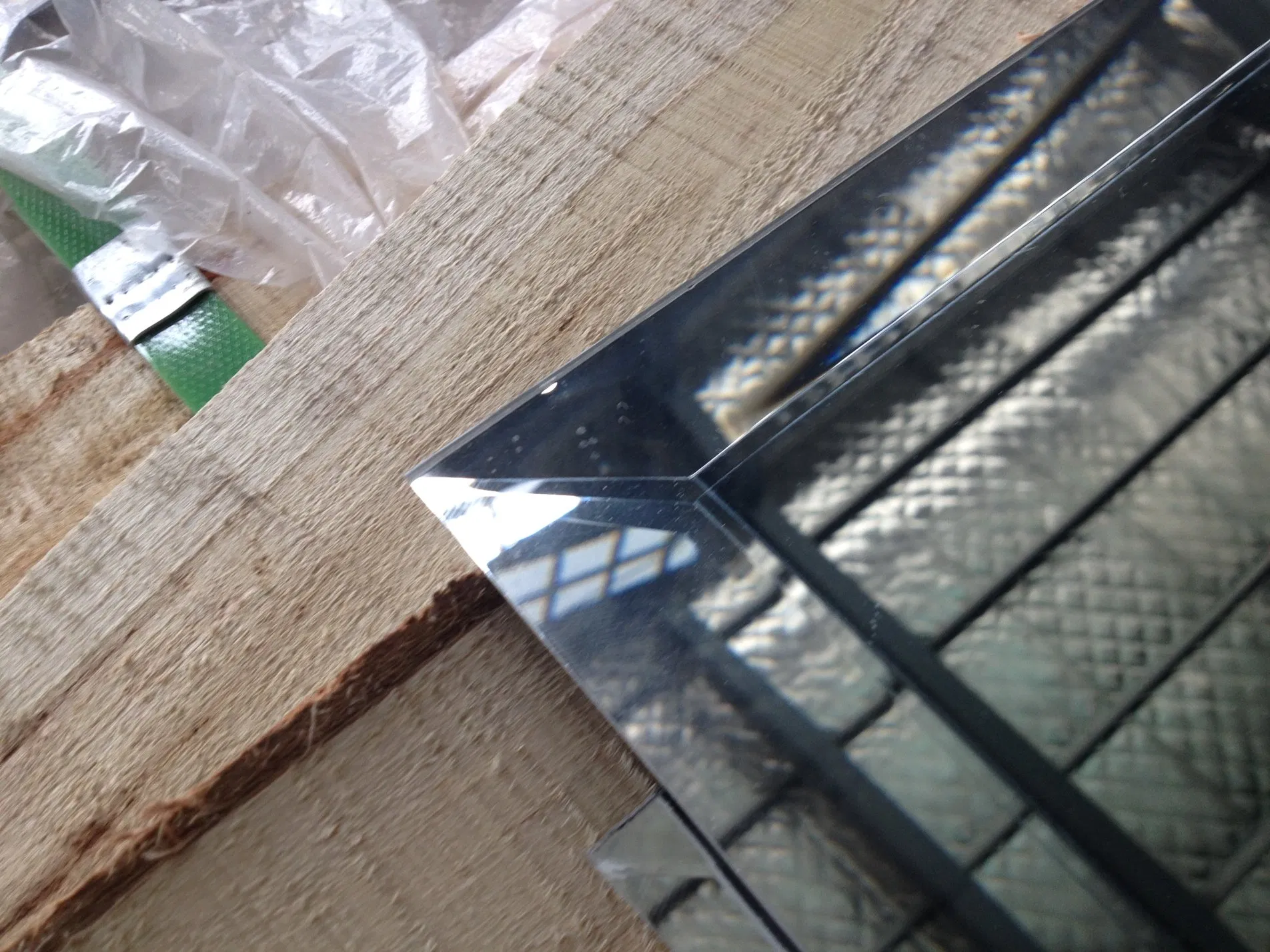 4-6mm Sliver Safety Mirror with Polished Bevelled Edges