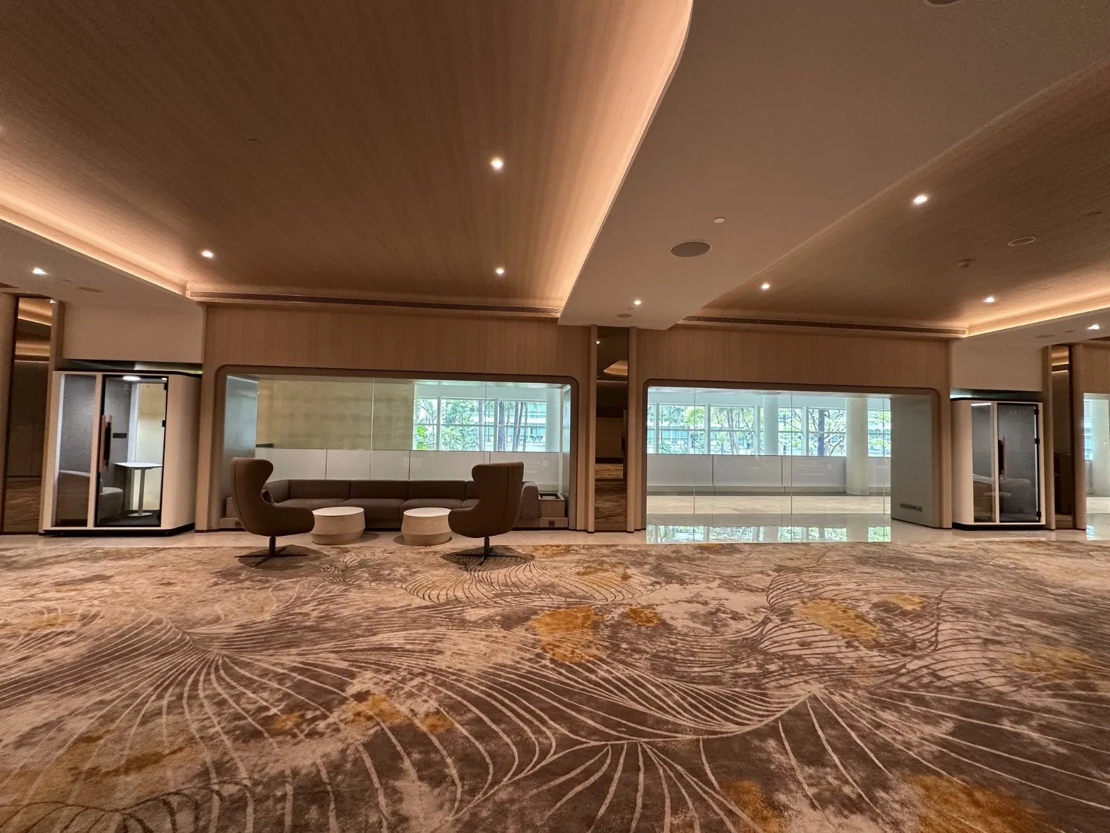 Eco-Friendly Adjustable Mobile Chatting Office Pod for Better Work