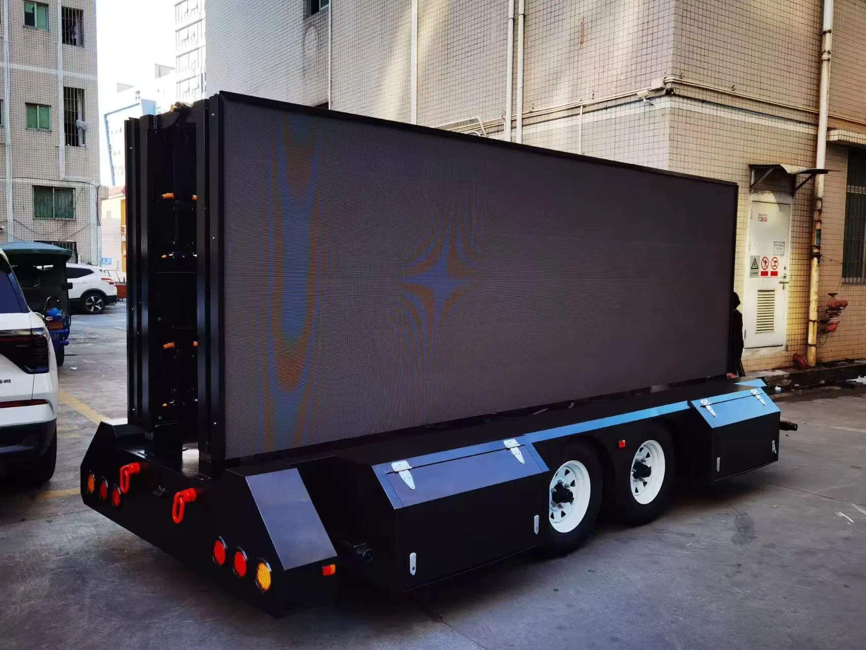P4 Outdoor Mobile LED Trailers Display Screen Billboards Giant Advertising
