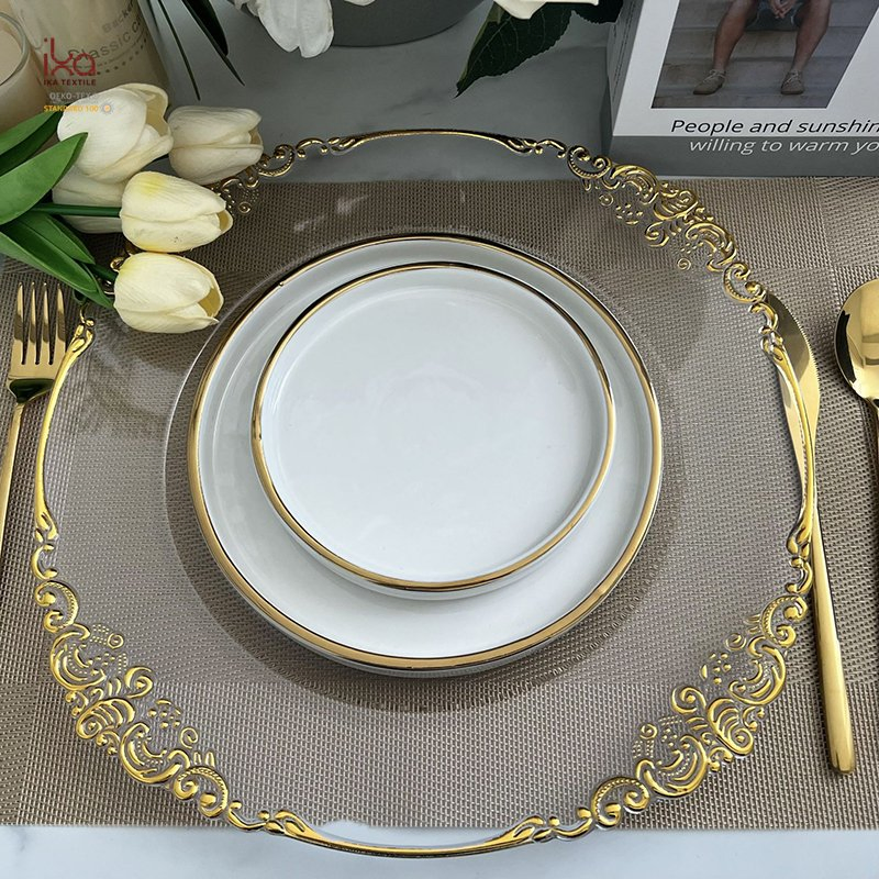 Antique Decorative Gold Embossed Baroque Rim Acrylic Round Luxury Vintage Table Acrylic Plastic Party Chargers Plates Wedding