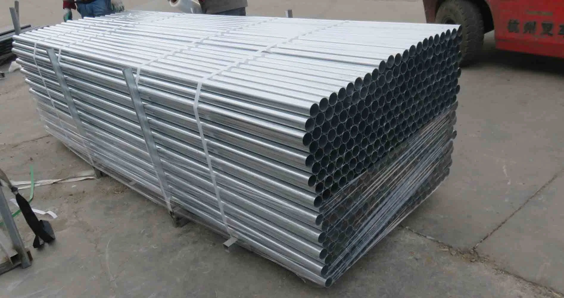 Low Price 6X6 Cyclone Wire Football Field School Chain Link Fence Panels for Sale