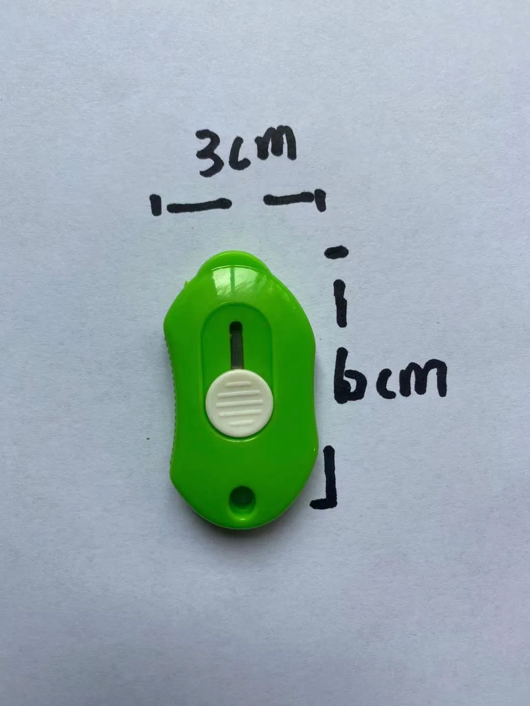 Мини-резак с выдвижным лезвием и открывалкой