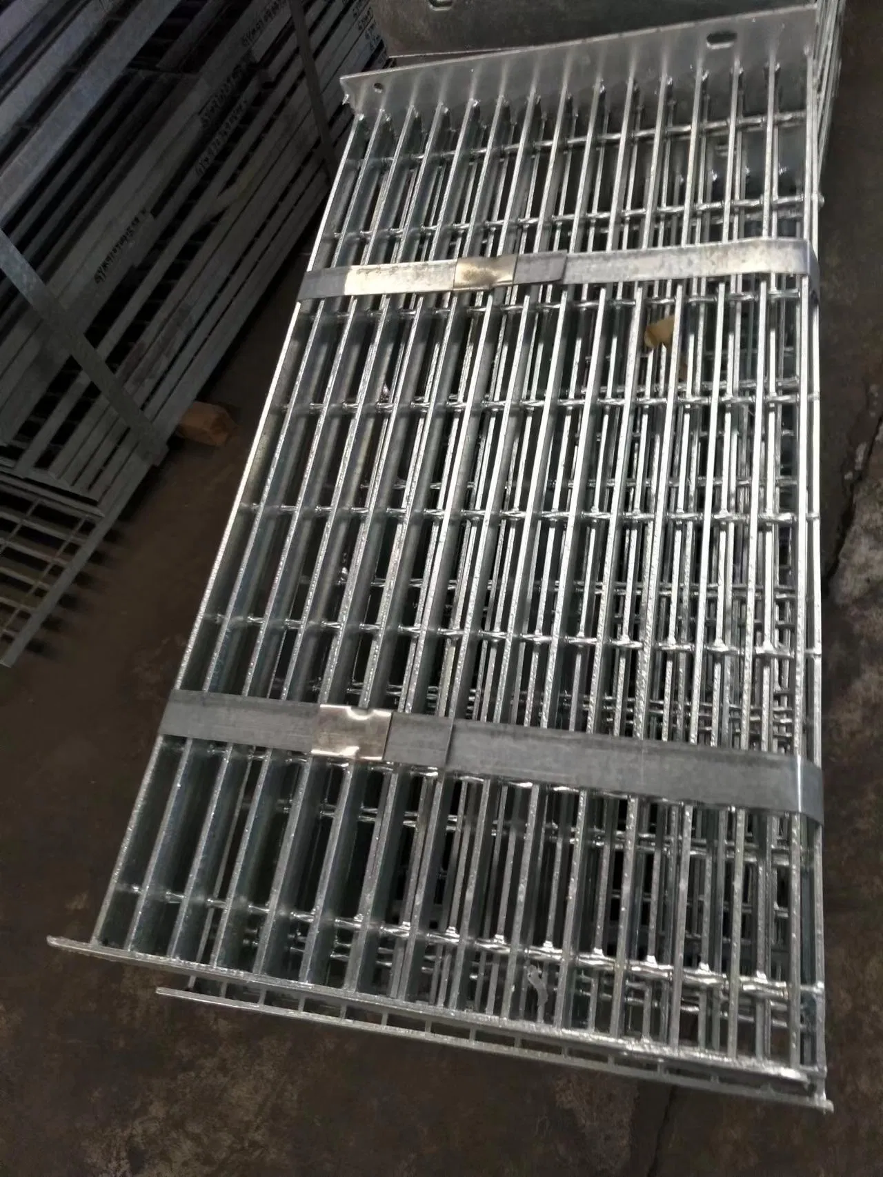 100X10, 80X8, 40X5, 32X5 and 25X3 Heavy Duty Galvanized Trench Drain Cover