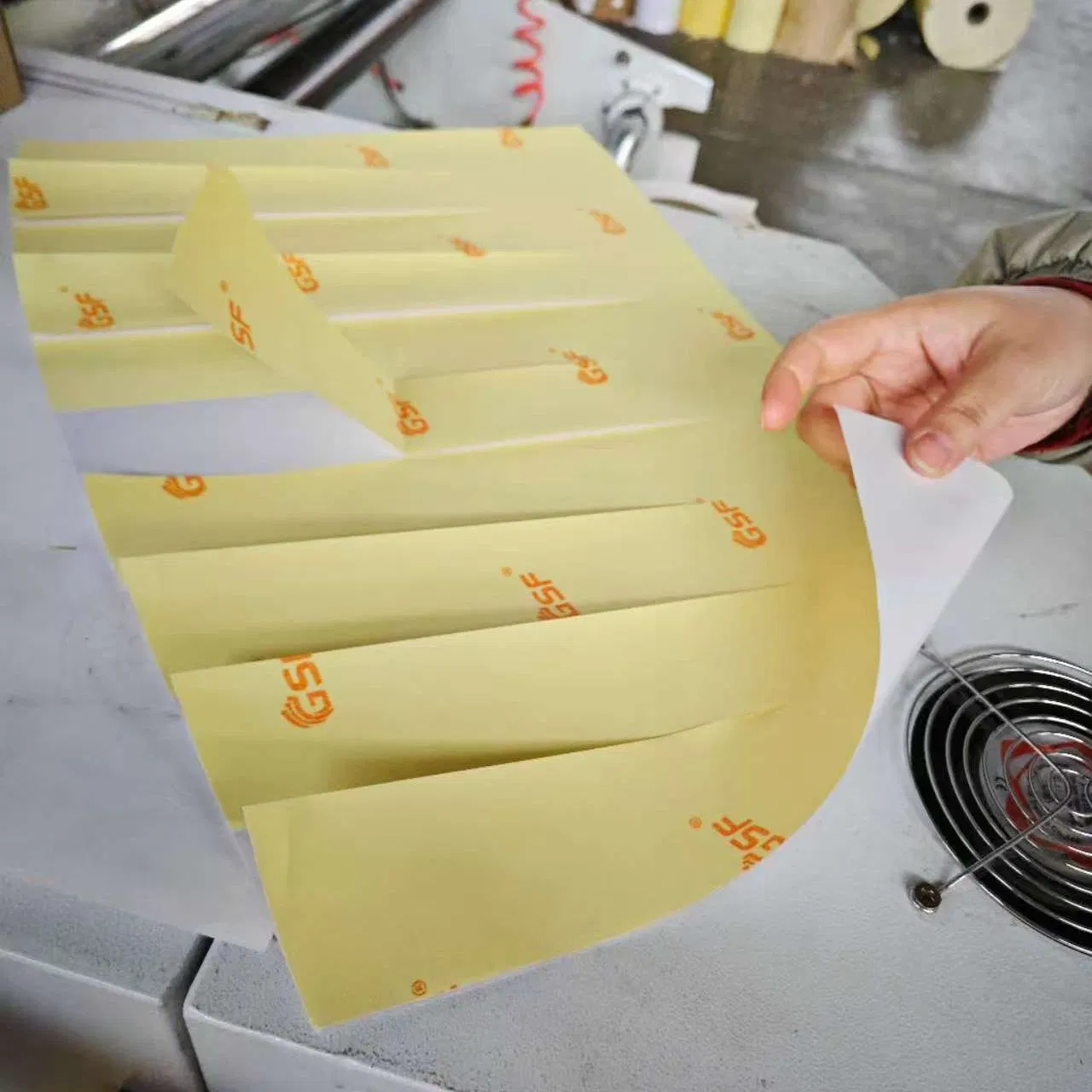 Self Adhesive Paper with Back Slit or Die Cut