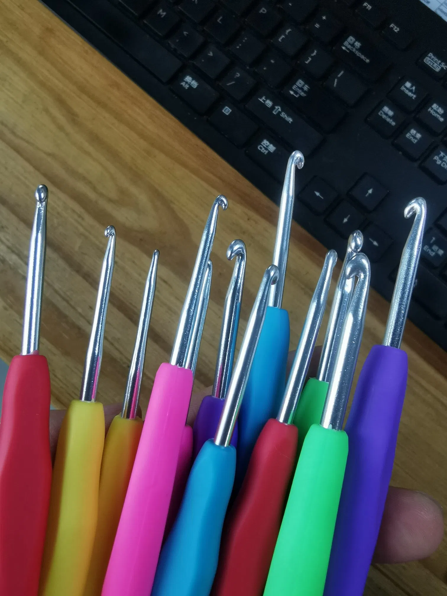 Colorful TPR Aluminum Crochet Hook, Hand Crochet Hook, Metal Hook for Hand Use DIY Enthusiasts