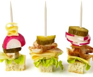 Double-Pointed Wooden Toothpicks That Meet The Needs of Appetizers, Olives, Barbecues, Fruits, Cocktails and Assist in Teeth Cleaning