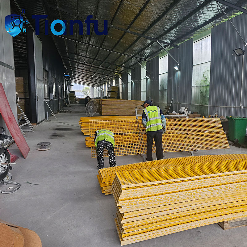 Pultruded FRP Grating China Manufacturer Safe Lightweight Flooring Solution for Cooling Towers Chemical Factories Power Plants Deck