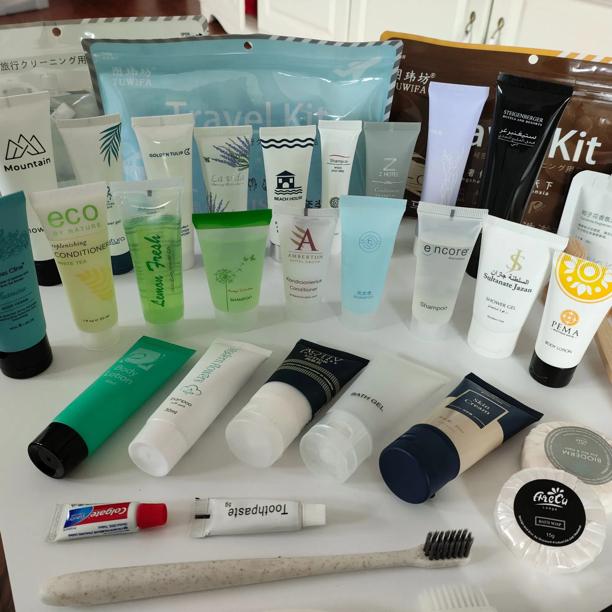 OEM ODM Design Disposable Hotel Shampoo Hotel Amenities Set with Custom Logo
