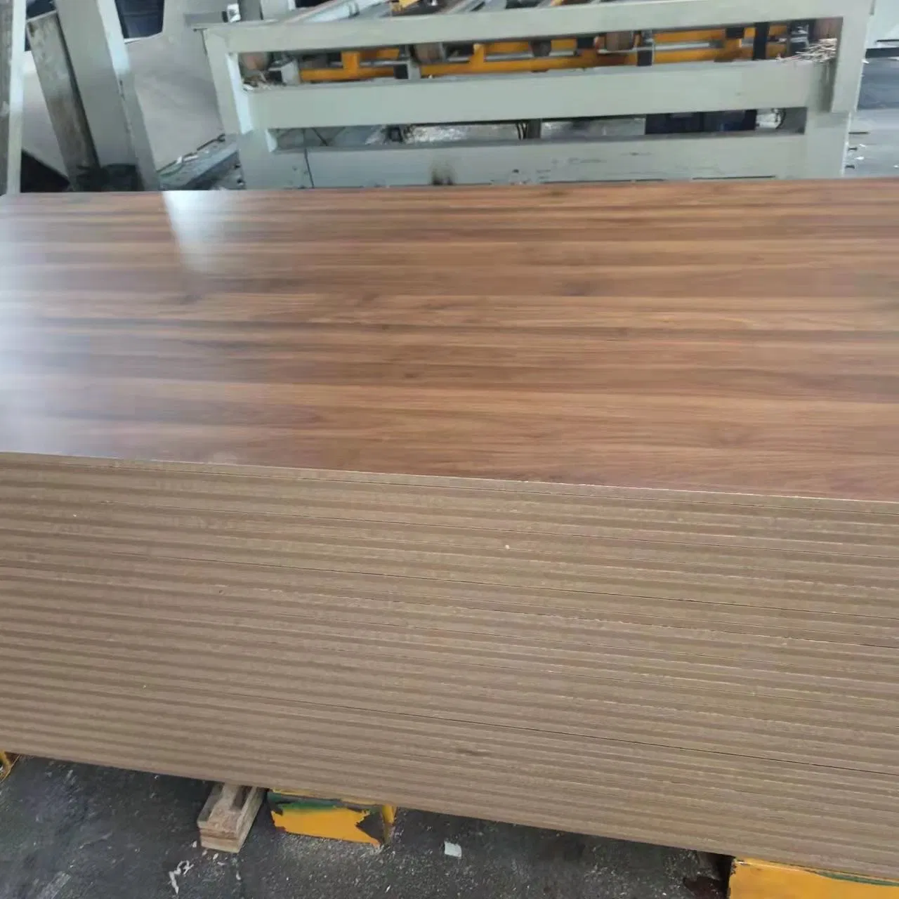 Furniture Grade 1220*2440*1-30mm Melamine Laminate MDF/HDF Boards