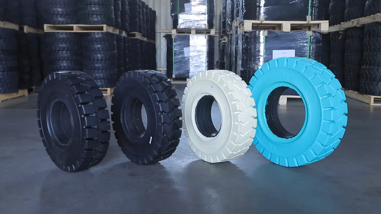 Шина бескамерная 22x7x17,3/4 240/55D-17.5 для подъемника Genie JLG
