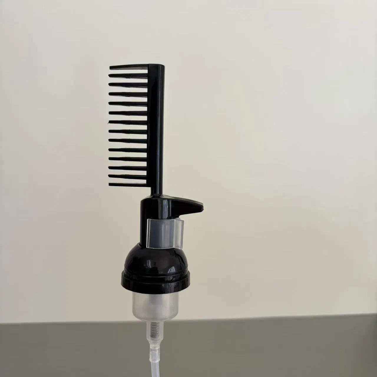 Best-Selling 2-in-1 Root Hair Dye Applicator Bottles with Comb, Pump Cap and Regular Cap