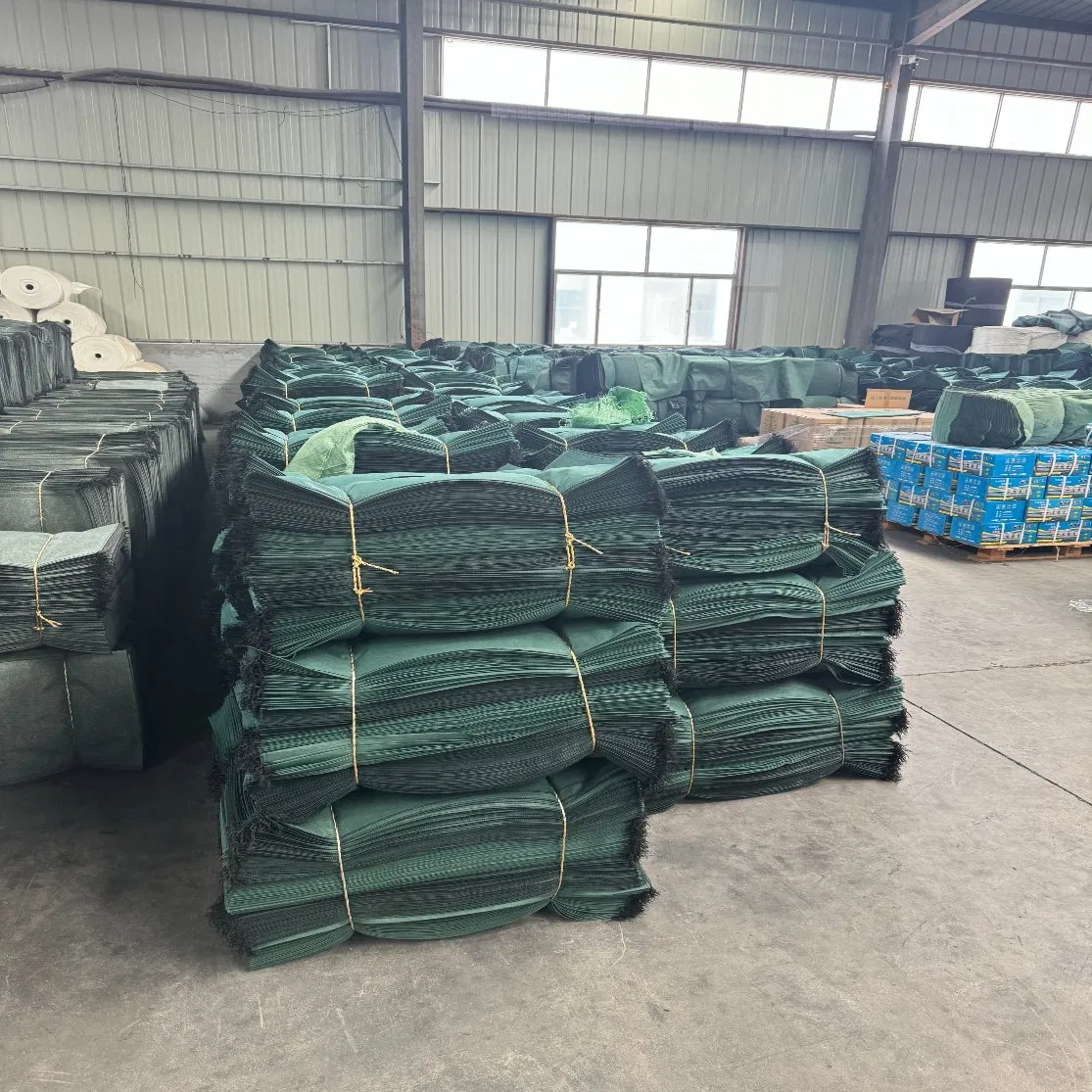 Durable UV Resistance/Freeze-Thaw Resistance/Acid and Alkali Resistance Non Woven Sand Geobag Tiles for Highway Slope Erosion Control Solutions