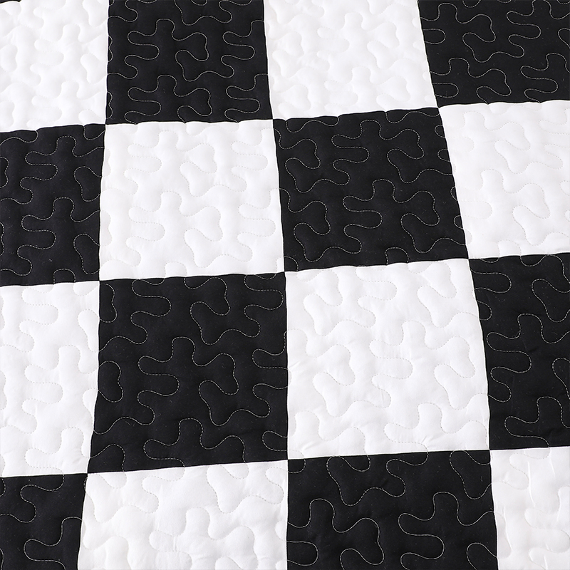 Polyester Microfiber Home Textile Black and White Square Set Queen King Size Quilted Bedspread