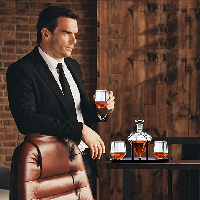 Whiskey Decanter Diamond Shaped with 2 Diamond Glasses & Mahogany Wooden Holder – Elegant Handcrafted Crafted Glass Decanter for Liquor