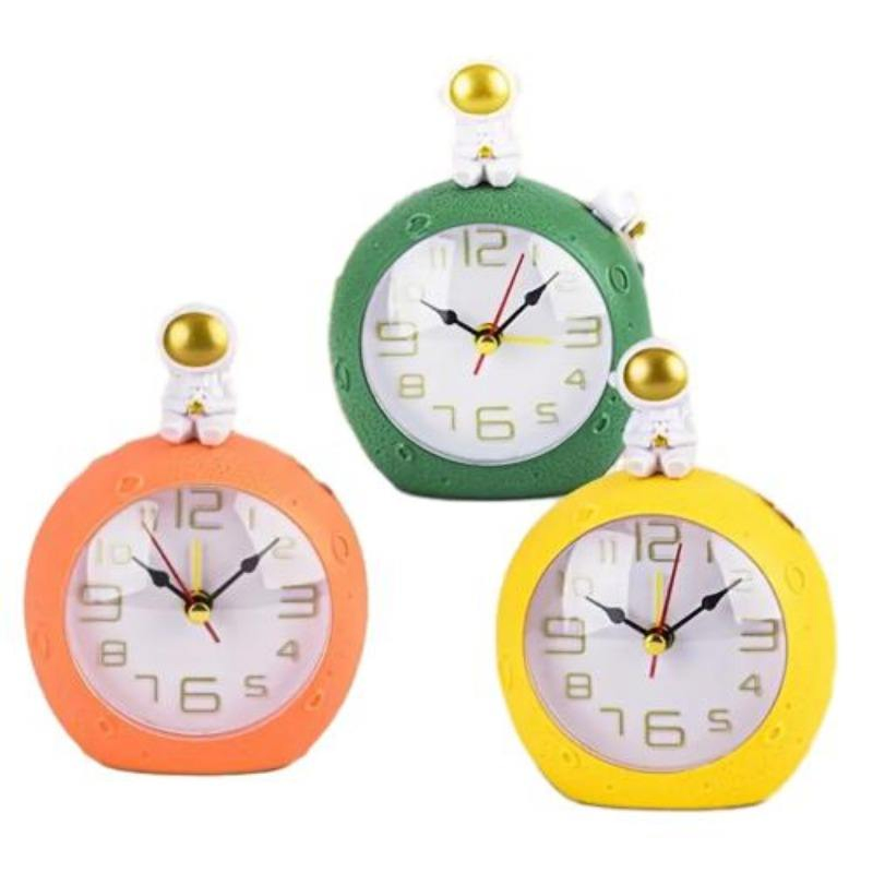 Wholesale 1PC Cartoon Astronaut Alarm Silent Desk Table Clocks Home Decor