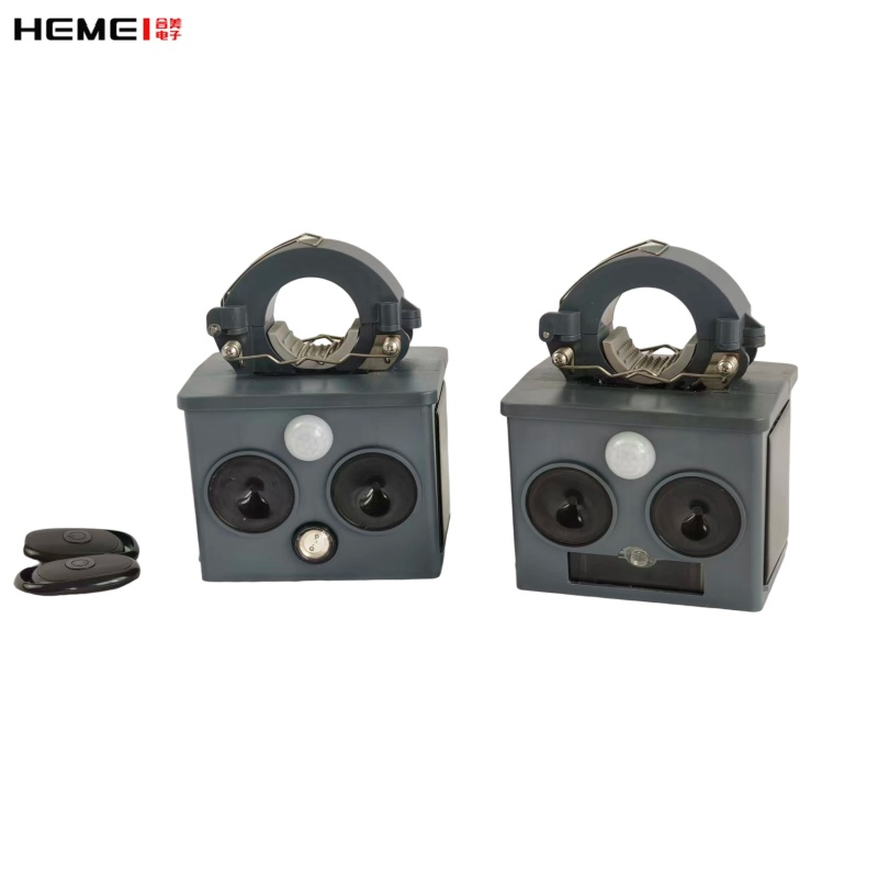 Powerful Ultrasonic and Flash Bird Repeller for Birds Cat Flying Animals Control
