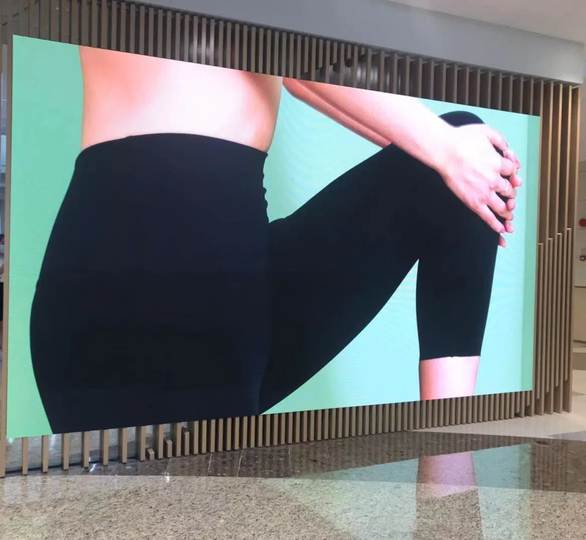 Digital Advertising Screens P2.5 P3 Indoor High Brightness Shop Window LED Display