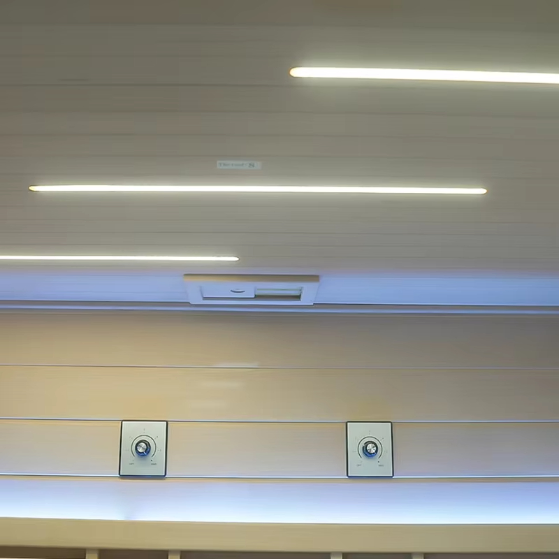 Квадратная сауна с боковой дверью и панелью управления