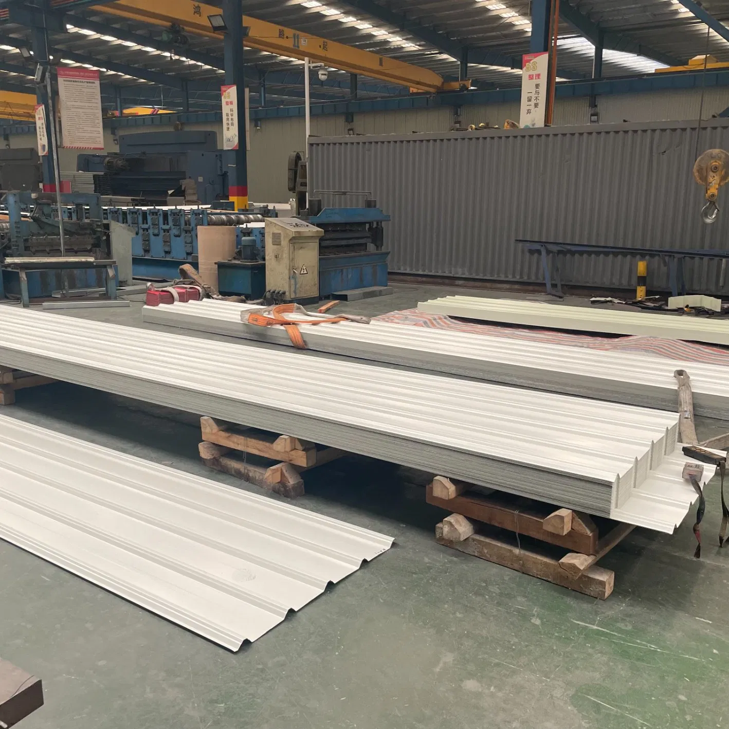 Industrial Warehouse Metal Roofing Color Steel Tile Corrugated Steel Sheet for Construction