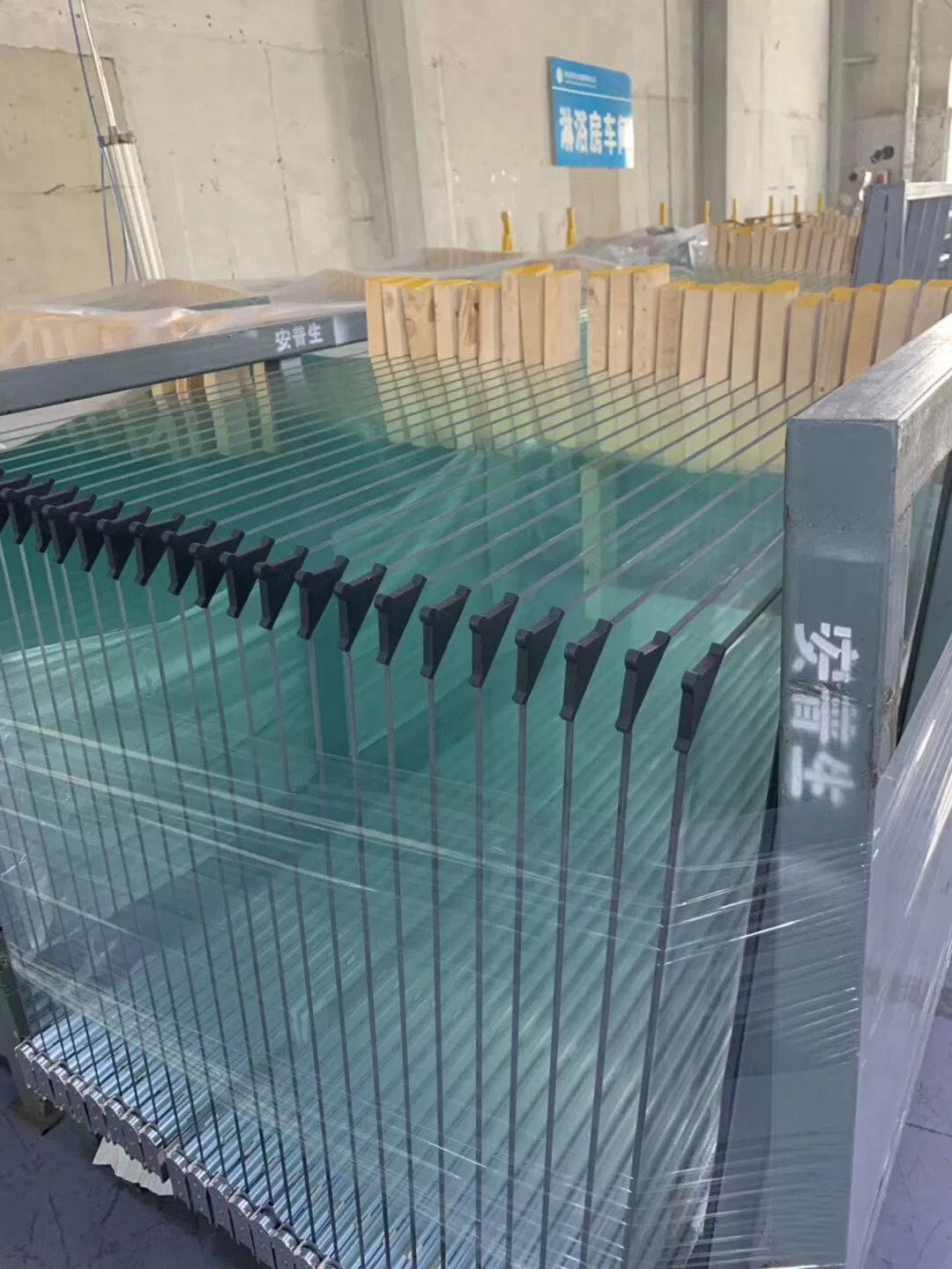 Закаленное стекло 6мм и 8мм для душа и ограждений