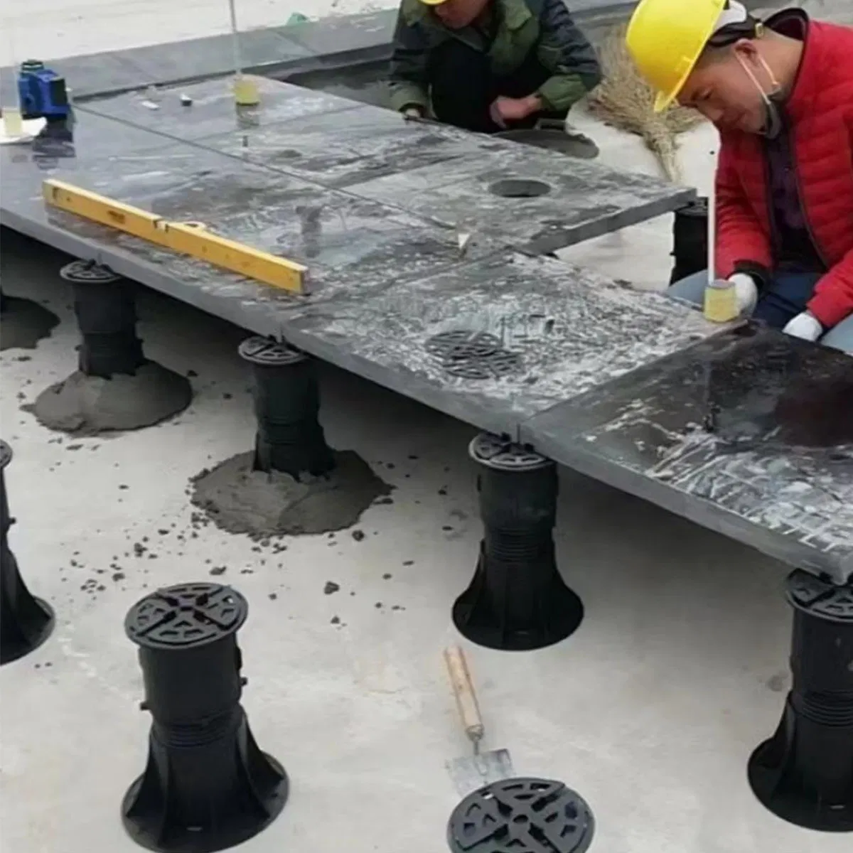 Adjustable Pedestal for Reliable Height Customization in Various Environments